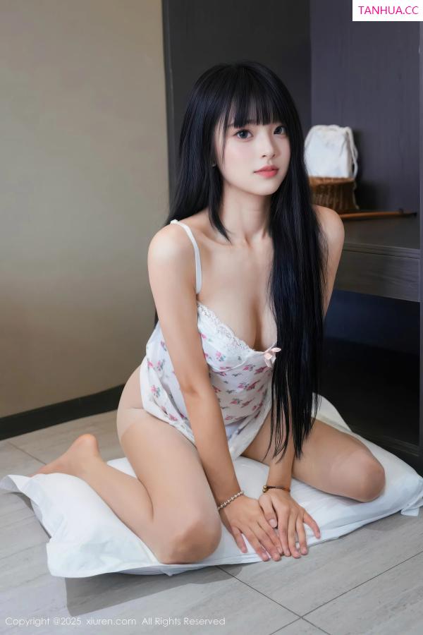   [XiuRen]高清写真图 2025.11.04 No.10944 小九阿 原色丝袜第14张图片